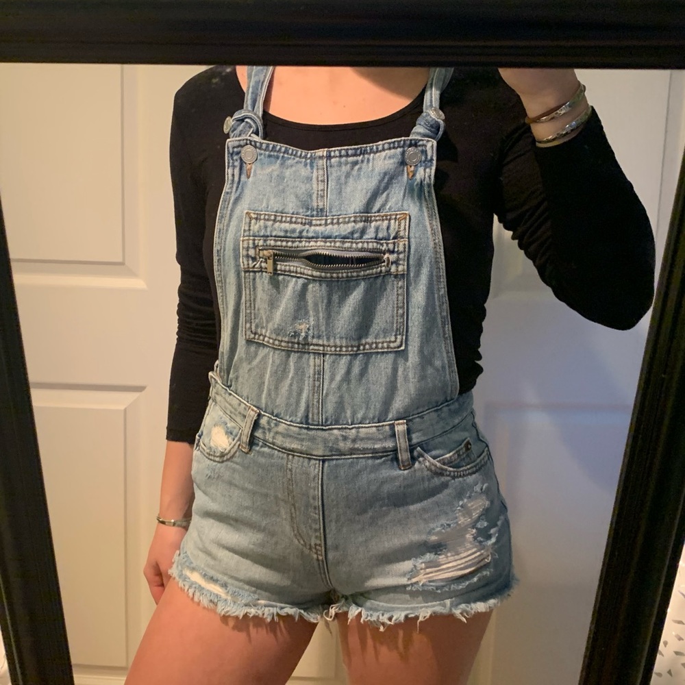Distressed overalls - Picture 2 of 4